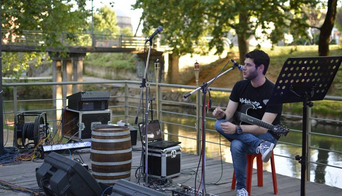 Horns-up-fest-kyriakos